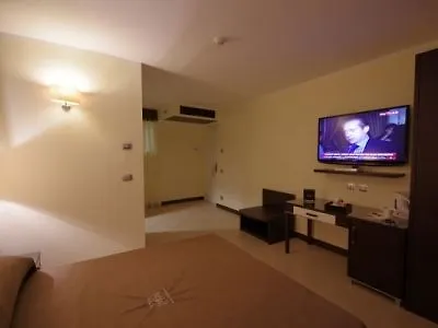 Ferdinando Ii 4* نابولي